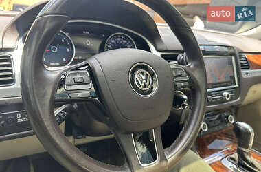 Позашляховик / Кросовер Volkswagen Touareg 2012 в 