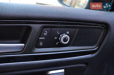 Внедорожник / Кроссовер Volkswagen Touareg 2013 в 