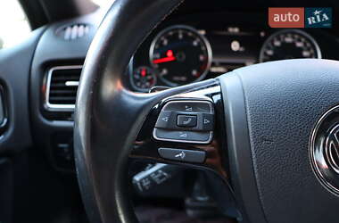 Внедорожник / Кроссовер Volkswagen Touareg 2013 в 