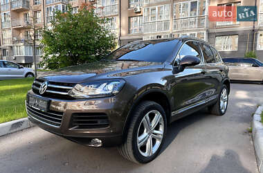 Внедорожник / Кроссовер Volkswagen Touareg 2011 в Киеве