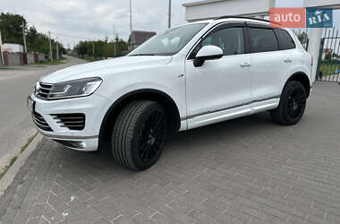 Позашляховик / Кросовер Volkswagen Touareg 2016 в 