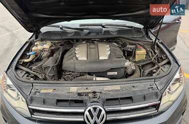 Внедорожник / Кроссовер Volkswagen Touareg 2011 в 