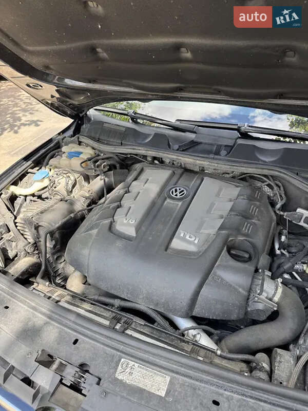 Позашляховик / Кросовер Volkswagen Touareg 2013 в Черкасах