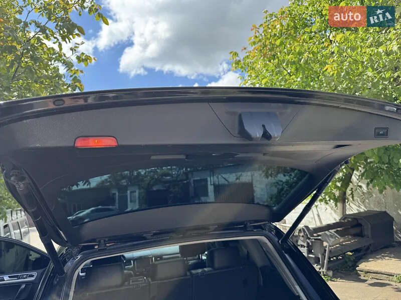 Позашляховик / Кросовер Volkswagen Touareg 2013 в Черкасах