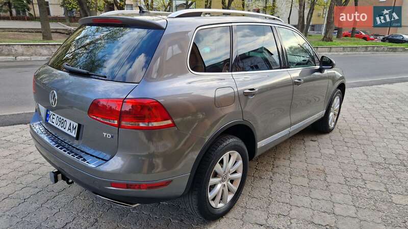 Позашляховик / Кросовер Volkswagen Touareg 2014 в Дніпрі