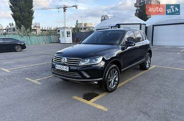 Позашляховик / Кросовер Volkswagen Touareg 2015 в 
