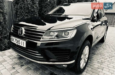 Позашляховик / Кросовер Volkswagen Touareg 2015 в Луцьку