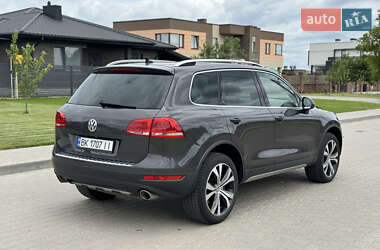 Позашляховик / Кросовер Volkswagen Touareg 2011 в 