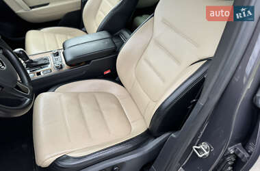 Позашляховик / Кросовер Volkswagen Touareg 2011 в 