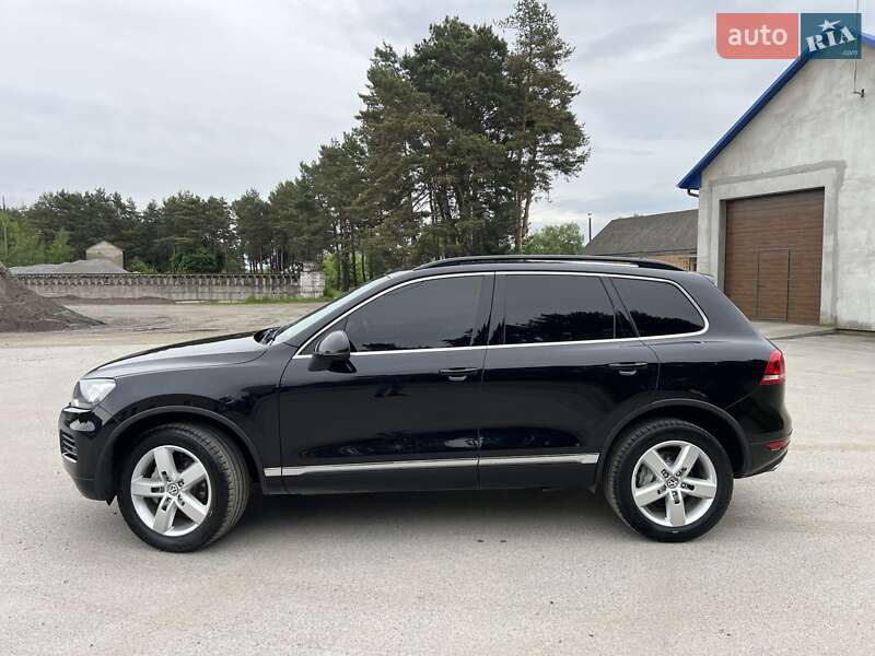 Внедорожник / Кроссовер Volkswagen Touareg 2011 в Радивилове