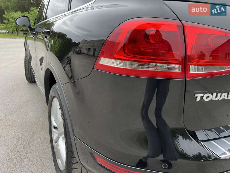Внедорожник / Кроссовер Volkswagen Touareg 2011 в Радивилове