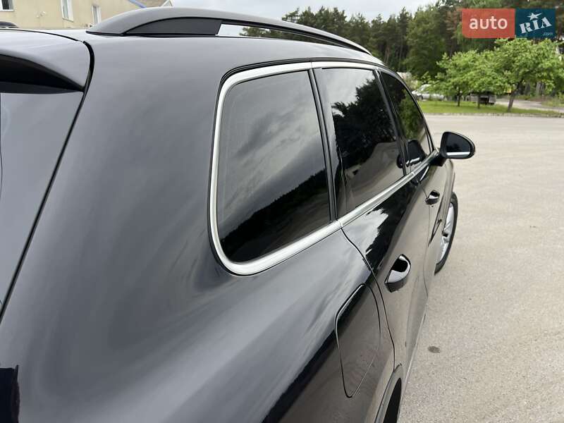 Внедорожник / Кроссовер Volkswagen Touareg 2011 в Радивилове