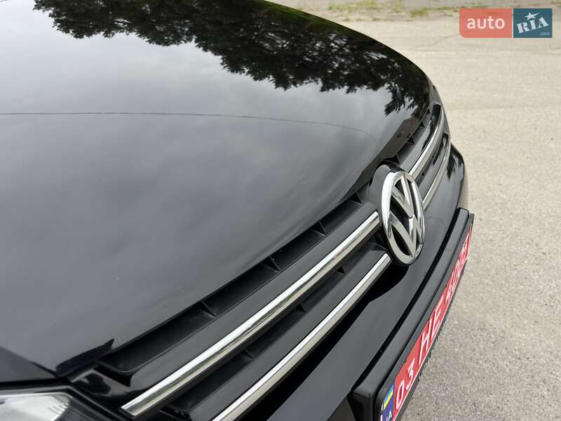 Внедорожник / Кроссовер Volkswagen Touareg 2011 в Радивилове