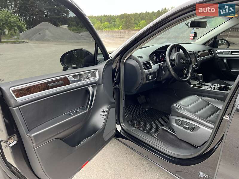 Внедорожник / Кроссовер Volkswagen Touareg 2011 в Радивилове