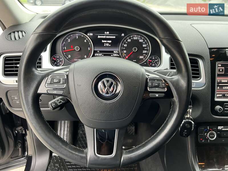 Внедорожник / Кроссовер Volkswagen Touareg 2011 в Радивилове