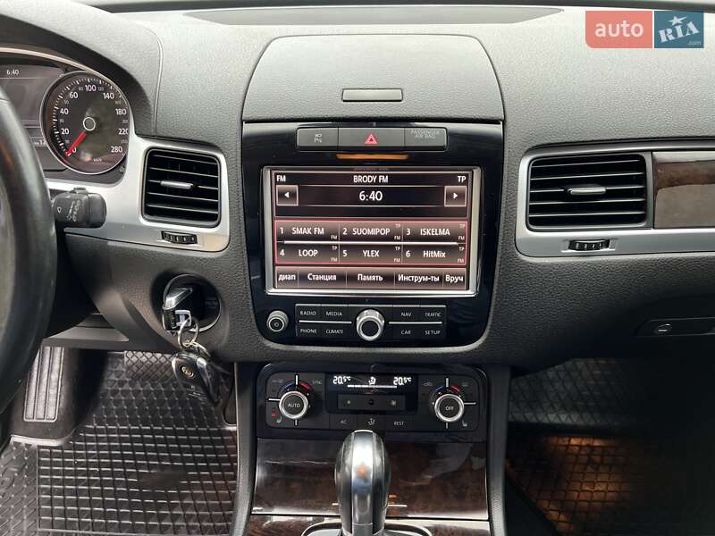 Внедорожник / Кроссовер Volkswagen Touareg 2011 в Радивилове