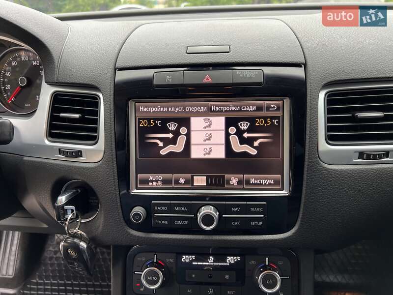 Внедорожник / Кроссовер Volkswagen Touareg 2011 в Радивилове