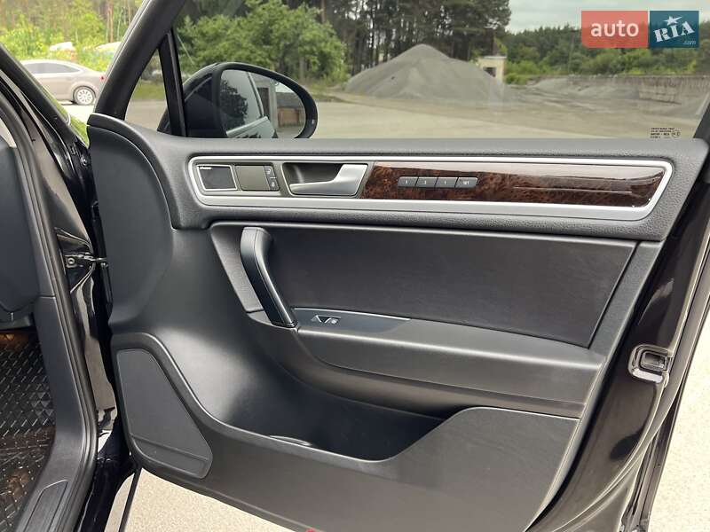 Внедорожник / Кроссовер Volkswagen Touareg 2011 в Радивилове