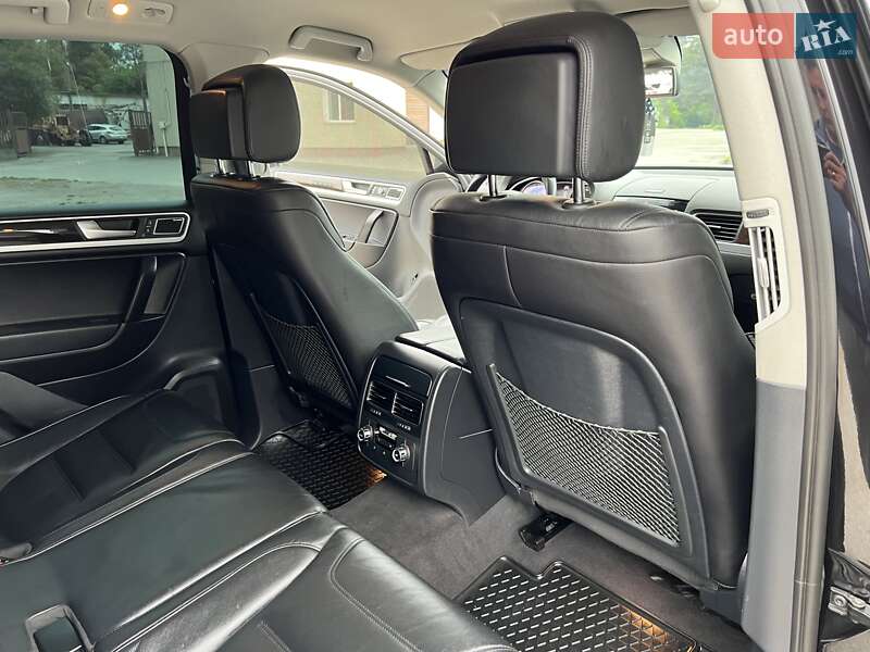 Внедорожник / Кроссовер Volkswagen Touareg 2011 в Радивилове