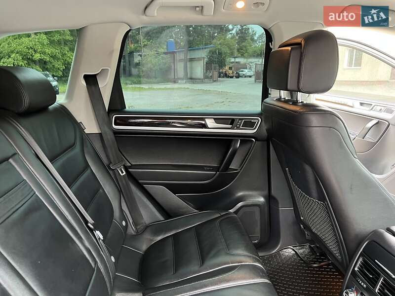 Внедорожник / Кроссовер Volkswagen Touareg 2011 в Радивилове