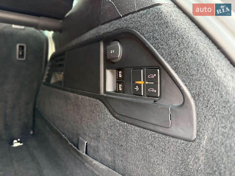Позашляховик / Кросовер Volkswagen Touareg 2012 в Камені-Каширському
