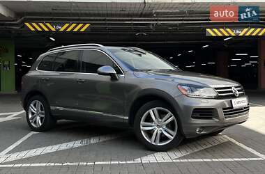Позашляховик / Кросовер Volkswagen Touareg 2012 в Києві