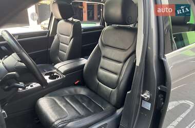 Внедорожник / Кроссовер Volkswagen Touareg 2012 в 