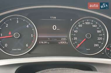 Позашляховик / Кросовер Volkswagen Touareg 2013 в 
