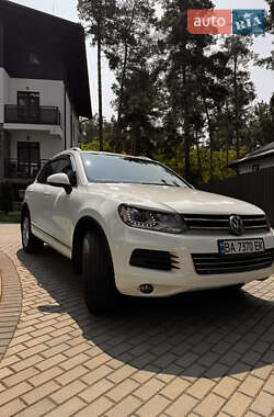 Позашляховик / Кросовер Volkswagen Touareg 2012 в Києві