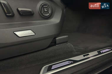 Внедорожник / Кроссовер Volkswagen Touareg 2019 в 