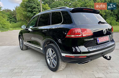 Внедорожник / Кроссовер Volkswagen Touareg 2017 в 