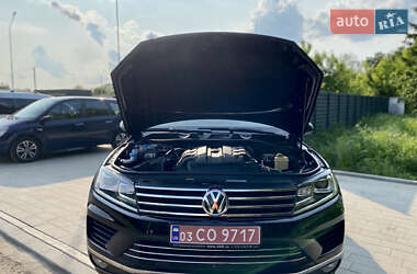 Внедорожник / Кроссовер Volkswagen Touareg 2017 в 
