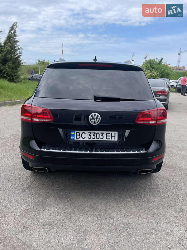 Внедорожник / Кроссовер Volkswagen Touareg 2012 в Львове