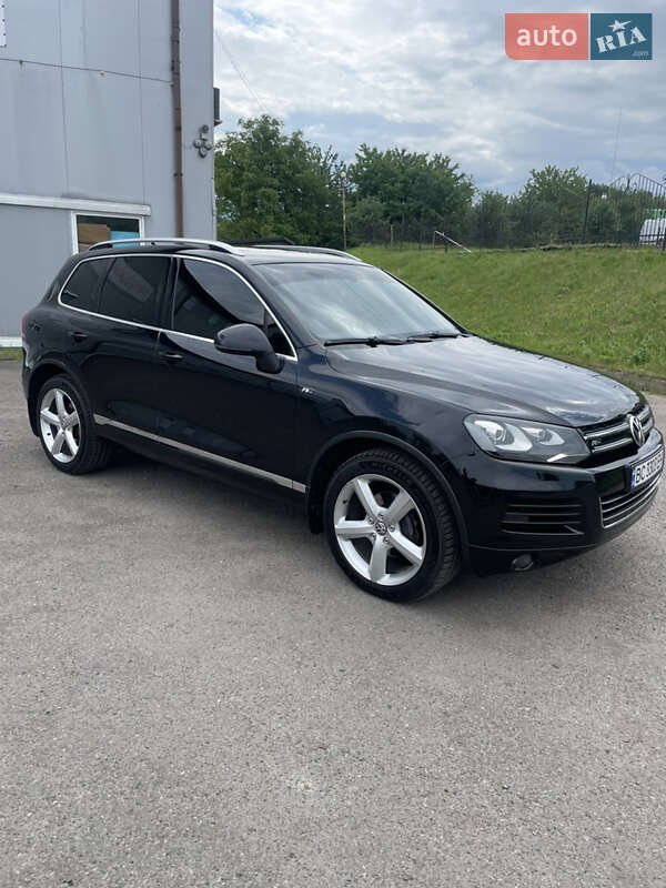 Внедорожник / Кроссовер Volkswagen Touareg 2012 в Львове