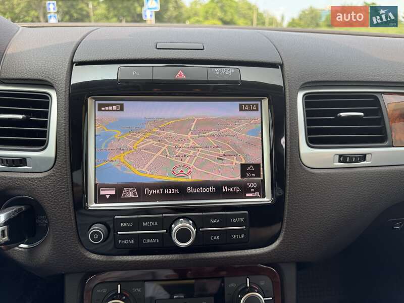Позашляховик / Кросовер Volkswagen Touareg 2012 в Запоріжжі