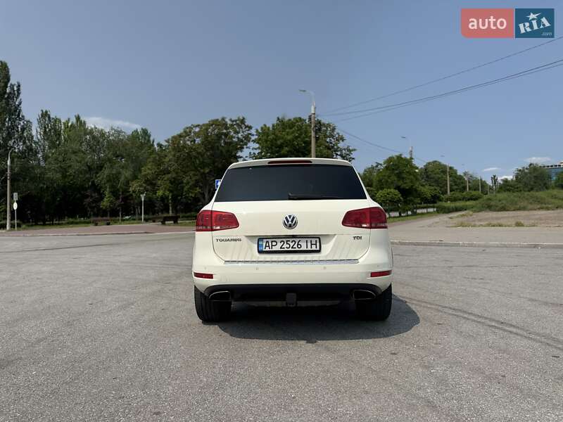 Позашляховик / Кросовер Volkswagen Touareg 2012 в Запоріжжі