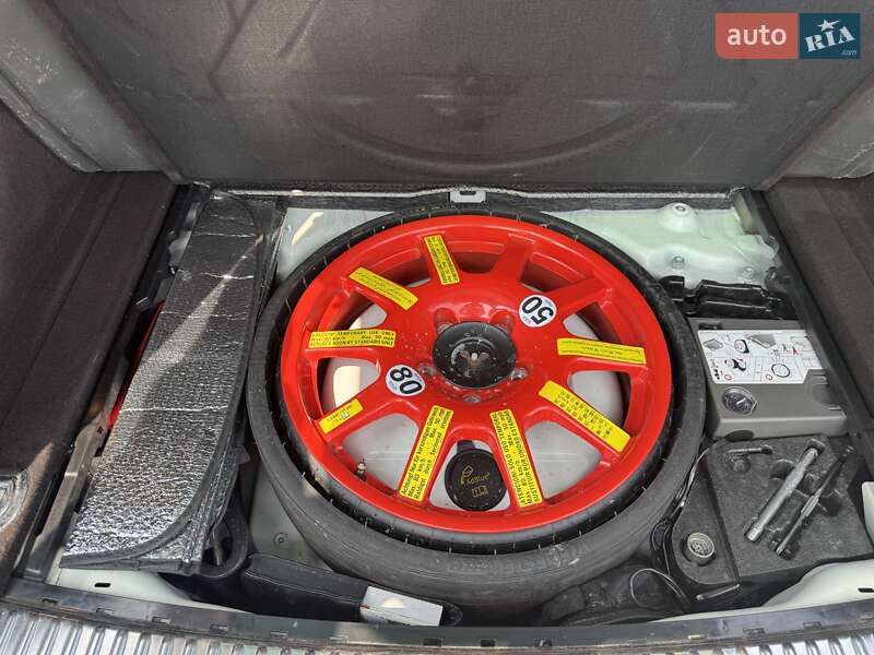 Позашляховик / Кросовер Volkswagen Touareg 2012 в Запоріжжі