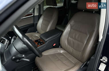 Позашляховик / Кросовер Volkswagen Touareg 2012 в 