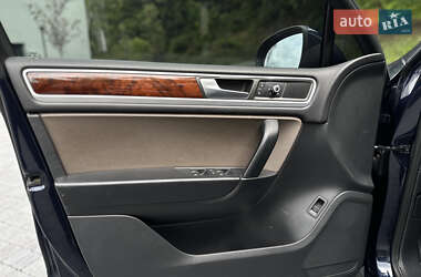 Позашляховик / Кросовер Volkswagen Touareg 2012 в 