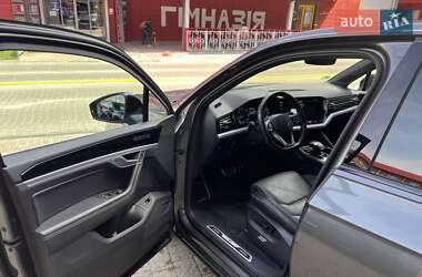 Внедорожник / Кроссовер Volkswagen Touareg 2021 в 