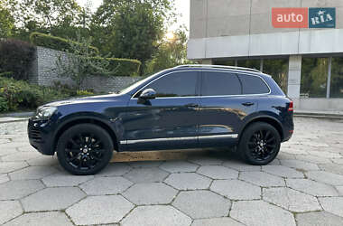 Позашляховик / Кросовер Volkswagen Touareg 2014 в 