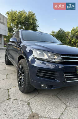 Позашляховик / Кросовер Volkswagen Touareg 2014 в 