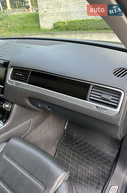 Позашляховик / Кросовер Volkswagen Touareg 2014 в 