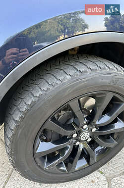 Позашляховик / Кросовер Volkswagen Touareg 2014 в 