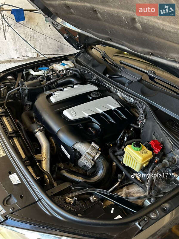 Внедорожник / Кроссовер Volkswagen Touareg 2010 в Апостолово