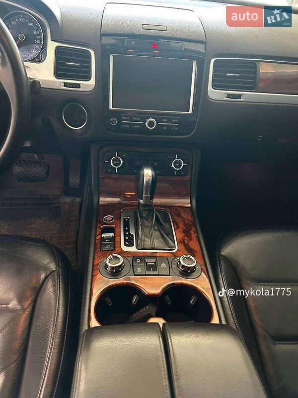 Внедорожник / Кроссовер Volkswagen Touareg 2010 в Апостолово