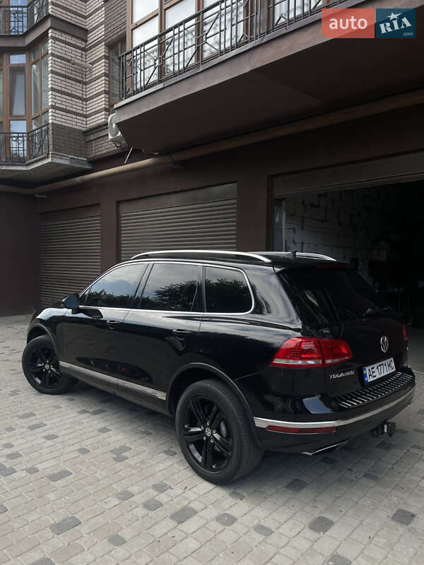 Позашляховик / Кросовер Volkswagen Touareg 2015 в Дніпрі
