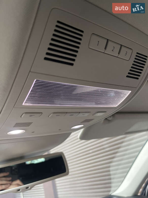 Позашляховик / Кросовер Volkswagen Touareg 2015 в Дніпрі