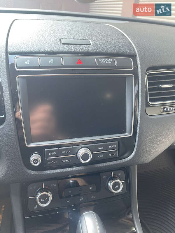 Позашляховик / Кросовер Volkswagen Touareg 2015 в Дніпрі