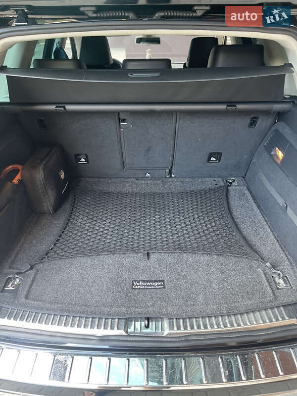 Позашляховик / Кросовер Volkswagen Touareg 2015 в Дніпрі
